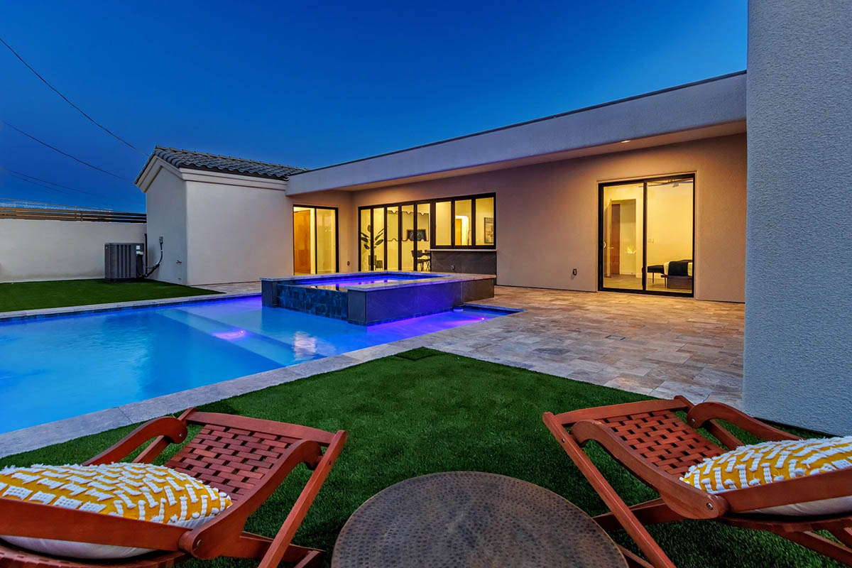 Luxury Patio with Stacking Patio Doors