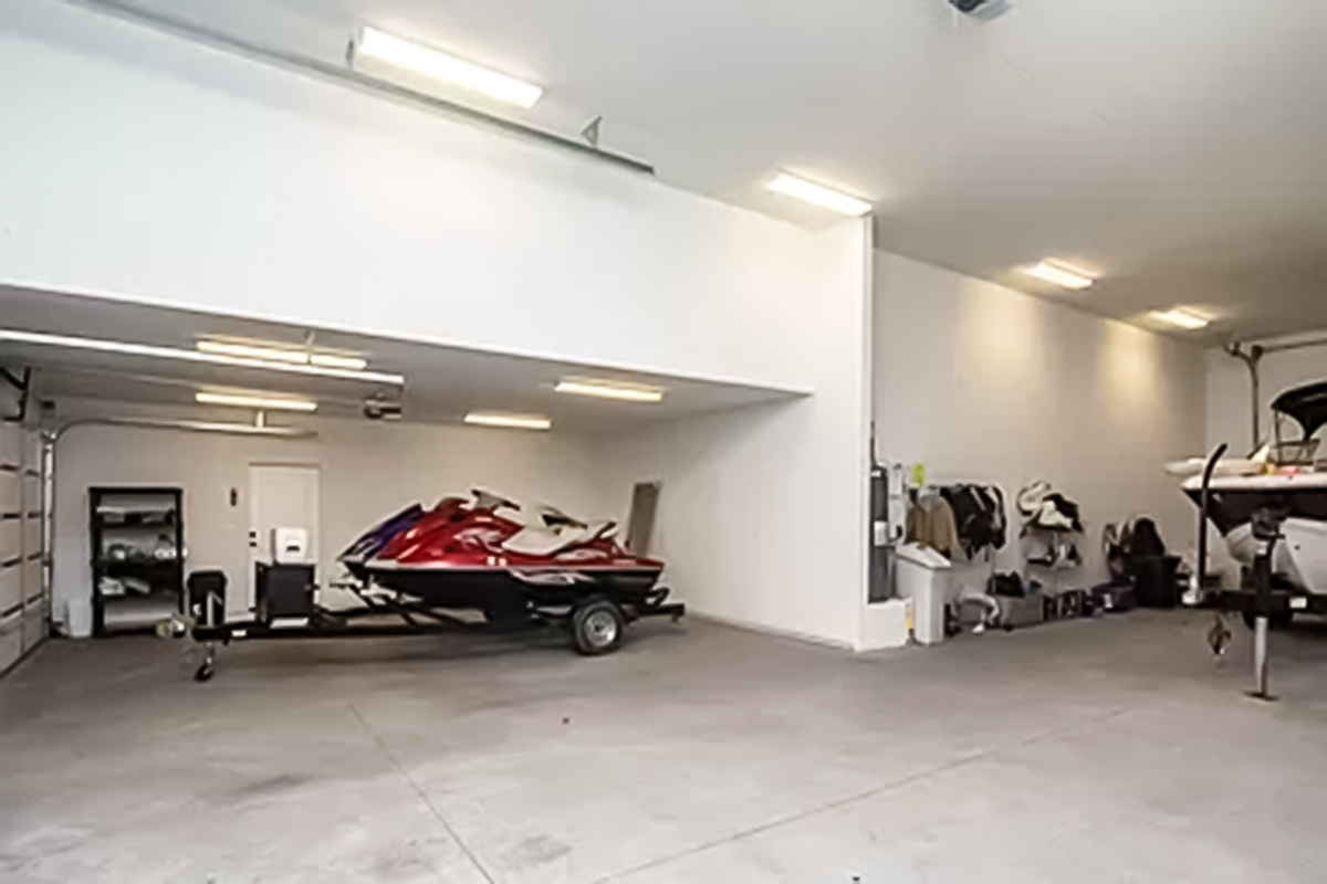 Havasu Air Conditioned Garage